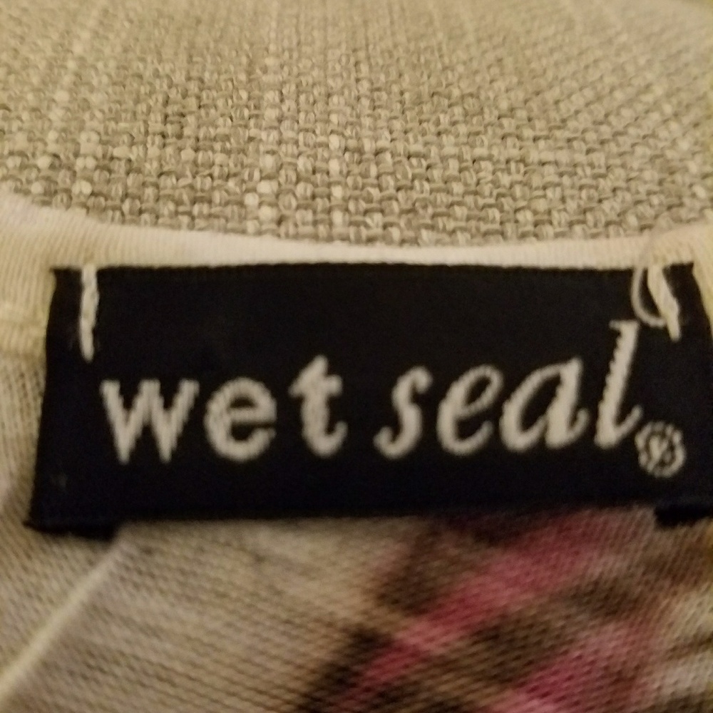 ⚘Wet Seal Tee - Picture 3 of 3